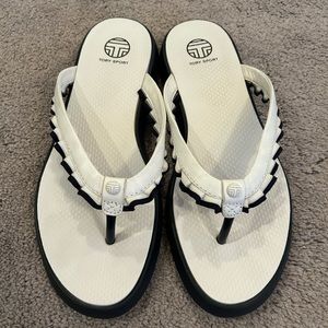 Tory Burch Sport Sz 10 blue & white ruffle flip flops